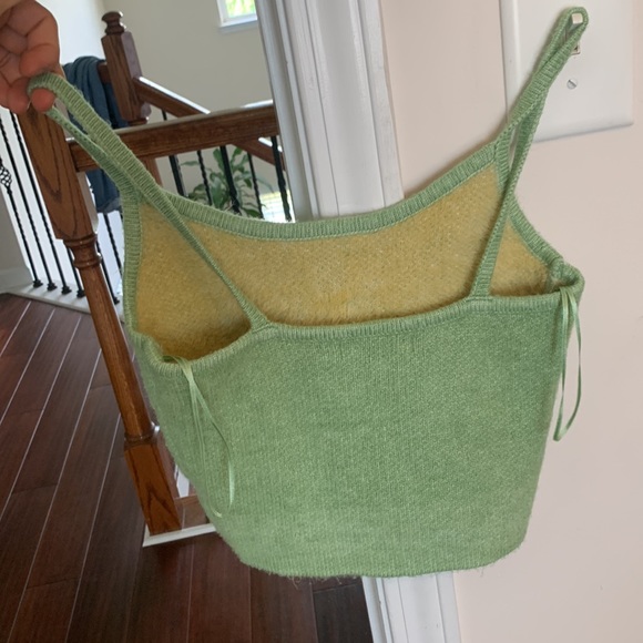 Cute flower top - Picture 2 of 2